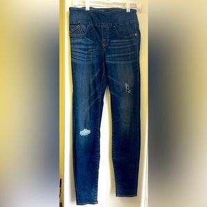 Rock & Republic jeans size 8L~FEVER LIKE NEW STORE DISTRESSED Stretch pull on